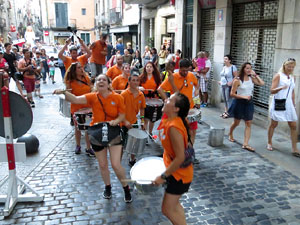 Festival Undàrius 2016. Cercavila amb els gegants de l'Esquerra del Ter i la Caixa de Trons