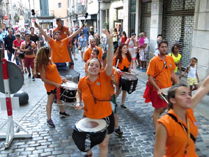 Festival Undàrius 2016. Cercavila amb els gegants de l'Esquerra del Ter i la Caixa de Trons