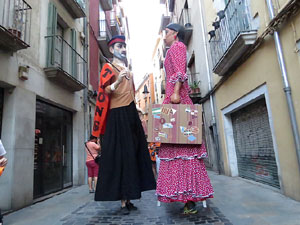 Festival Undàrius 2016. Cercavila amb els gegants de l'Esquerra del Ter i la Caixa de Trons