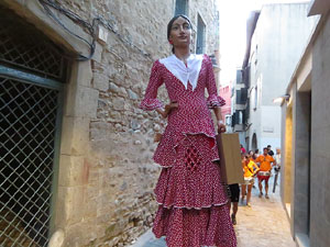 Festival Undàrius 2016. Cercavila amb els gegants de l'Esquerra del Ter i la Caixa de Trons