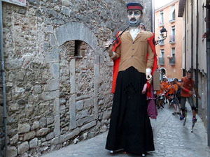 Festival Undàrius 2016. Cercavila amb els gegants de l'Esquerra del Ter i la Caixa de Trons