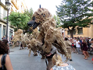 Festival Undàrius 2016. Espectacle de carrer Óssos del Pirineu, amb la Companyia Tutatis