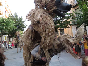 Festival Undàrius 2016. Espectacle de carrer Óssos del Pirineu, amb la Companyia Tutatis