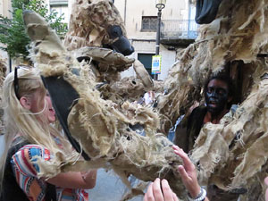 Festival Undàrius 2016. Espectacle de carrer Óssos del Pirineu, amb la Companyia Tutatis