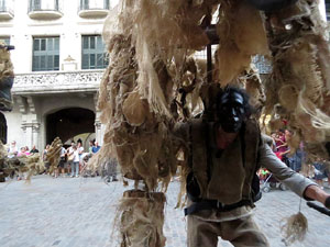 Festival Undàrius 2016. Espectacle de carrer Óssos del Pirineu, amb la Companyia Tutatis