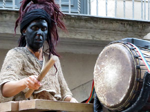 Festival Undàrius 2016. Espectacle de carrer Óssos del Pirineu, amb la Companyia Tutatis