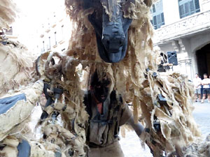 Festival Undàrius 2016. Espectacle de carrer Óssos del Pirineu, amb la Companyia Tutatis