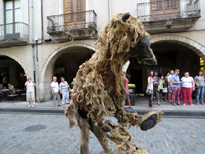 Festival Undàrius 2016. Espectacle de carrer Óssos del Pirineu, amb la Companyia Tutatis