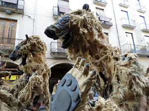 Festival Undàrius 2016. Espectacle de carrer Óssos del Pirineu, amb la Companyia Tutatis