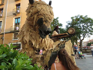 Festival Undàrius 2016. Espectacle de carrer Óssos del Pirineu, amb la Companyia Tutatis