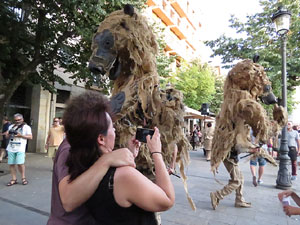 Festival Undàrius 2016. Espectacle de carrer Óssos del Pirineu, amb la Companyia Tutatis