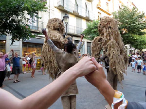 Festival Undàrius 2016. Espectacle de carrer Óssos del Pirineu, amb la Companyia Tutatis