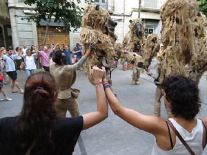 Festival Undàrius 2016. Espectacle de carrer Óssos del Pirineu, amb la Companyia Tutatis