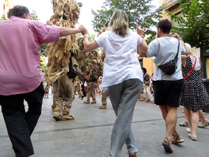 Festival Undàrius 2016. Espectacle de carrer Óssos del Pirineu, amb la Companyia Tutatis