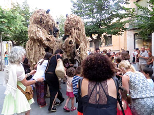 Festival Undàrius 2016. Espectacle de carrer Óssos del Pirineu, amb la Companyia Tutatis
