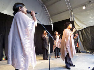 Festival A Capella 2017. Actuació del grup Black Voices a la plaça de la Independència