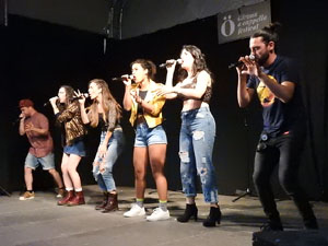 Festival A Capella 2017. Actuació del grup Kundala a la plaça de la Independència