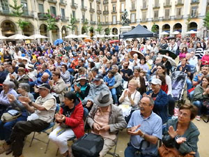 Festival A Capella 2017. Actuació del grup Kundala a la plaça de la Independència