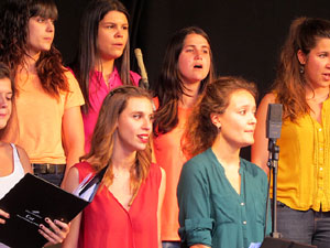 Festival A Capella 2017. Actuació del cor de la UdG a la plaça de la Independència