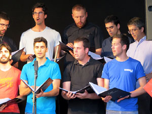 Festival A Capella 2017. Actuació del cor de la UdG a la plaça de la Independència