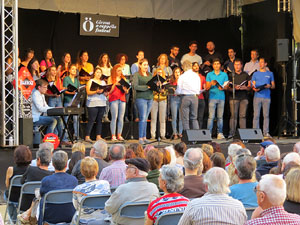 Festival A Capella 2017. Actuació del cor de la UdG a la plaça de la Independència