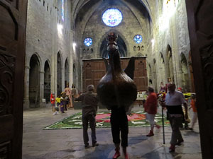 Corpus 2017. Assaig del ball de l'Àliga a la nau de la Catedral de Santa Maria