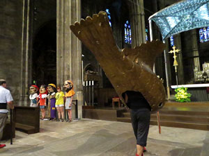 Corpus 2017. Assaig del ball de l'Àliga a la nau de la Catedral de Santa Maria