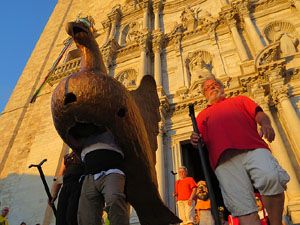 Corpus 2017. Assaig del ball de l'Àliga a la nau de la Catedral de Santa Maria