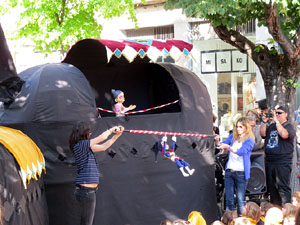 Festes de Primavera de Girona 2017. Cercavila de mulasses amb la Mula Baba i l'Ase de Bessan