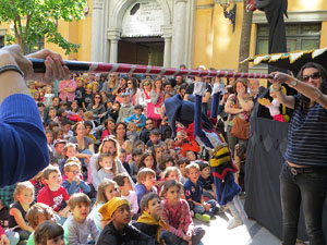 Festes de Primavera de Girona 2017. Cercavila de mulasses amb la Mula Baba i l'Ase de Bessan
