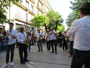 Festes de Primavera de Girona 2017. Cercavila de mulasses amb la Mula Baba i l'Ase de Bessan