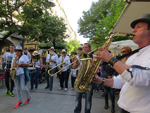 Festes de Primavera de Girona 2017. Cercavila de mulasses amb la Mula Baba i l'Ase de Bessan