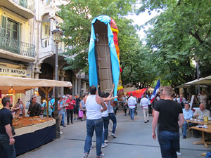 Festes de Primavera de Girona 2017. Cercavila de mulasses amb la Mula Baba i l'Ase de Bessan