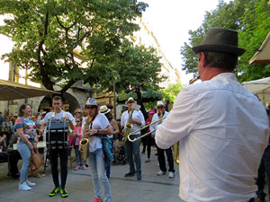 Festes de Primavera de Girona 2017. Cercavila de mulasses amb la Mula Baba i l'Ase de Bessan