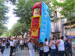 Festes de Primavera de Girona 2017. Cercavila de mulasses amb la Mula Baba i l'Ase de Bessan