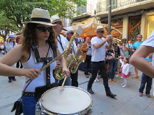 Festes de Primavera de Girona 2017. Cercavila de mulasses amb la Mula Baba i l'Ase de Bessan