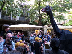 Festes de Primavera de Girona 2017. Cercavila de mulasses amb la Mula Baba i l'Ase de Bessan