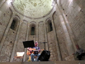 Nit dels Museus 2017. Espectacle de música Els Beatles visiten Sant Pere de Galligants, al Museu d'Arqueologia de Catalunya - Girona