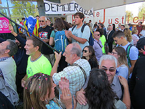 Arribada i sortida de l'alcaldessa Marta Madrenas del Palau de Justícia