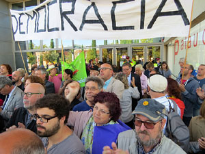 Arribada i sortida de l'alcaldessa Marta Madrenas del Palau de Justícia