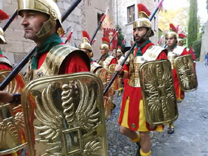 Setmana Santa 2017 a Girona. Sortida dels Manaies per lliurar el Pen&oacute;