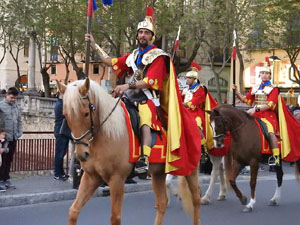 Setmana Santa 2017 a Girona. Sortida dels Manaies per lliurar el Pen&oacute;