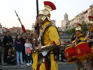 Setmana Santa 2017 a Girona. Sortida dels Manaies per lliurar el Pen&oacute;