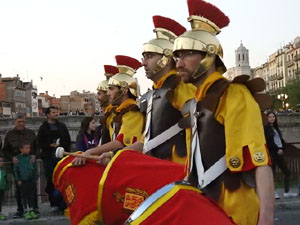 Setmana Santa 2017 a Girona. Sortida dels Manaies per lliurar el Pen&oacute;