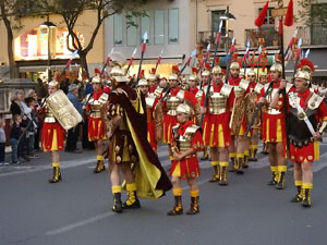 Setmana Santa 2017 a Girona. Sortida dels Manaies per lliurar el Pen&oacute;