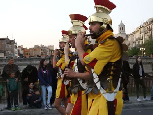 Setmana Santa 2017 a Girona. Sortida dels Manaies per lliurar el Pen&oacute;