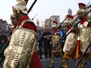 Setmana Santa 2017 a Girona. Sortida dels Manaies per lliurar el Pen&oacute;