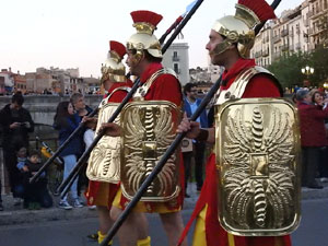 Setmana Santa 2017 a Girona. Sortida dels Manaies per lliurar el Pen&oacute;