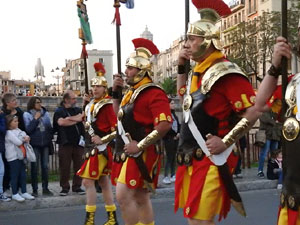 Setmana Santa 2017 a Girona. Sortida dels Manaies per lliurar el Pen&oacute;