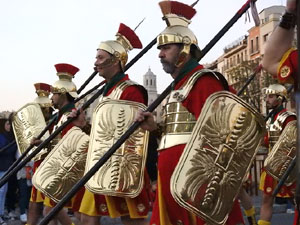 Setmana Santa 2017 a Girona. Sortida dels Manaies per lliurar el Pen&oacute;